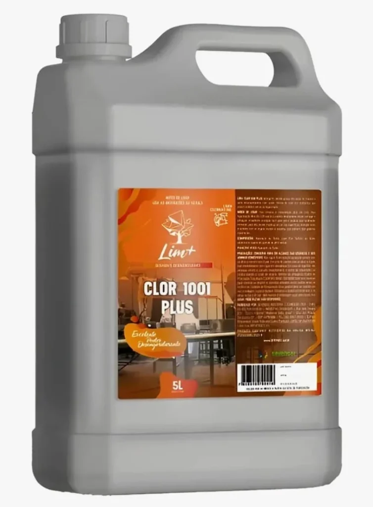 Recipiente plástico cinza com alça e tampa rosqueável, capacidade de 5 litros, rotulado em laranja com texto “Limet+ CLOR 1001 PLUS”. O rótulo informa “Estable y fácil de manipular” e inclui instruções de uso, código de barras e fundo ilustrando ambiente de limpeza industrial, reforçando aplicação profissional.